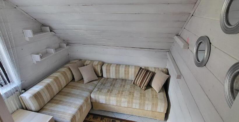 شقة غرفتين, Cichy Zakątek