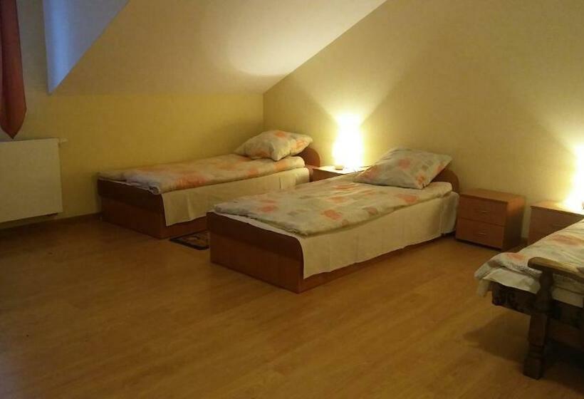 חדר סטנדרט לשלושה, Fregata