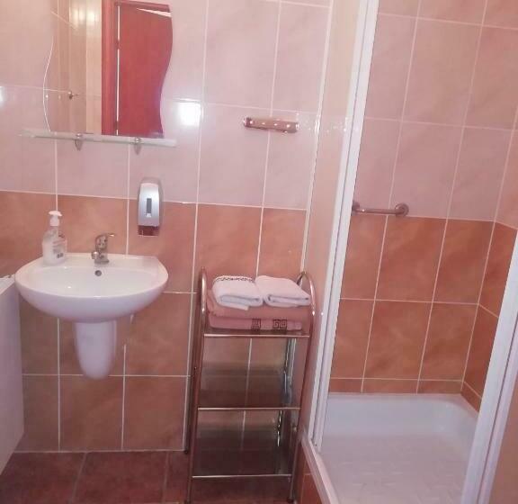 חדר סטנדרט לארבעה, Fregata