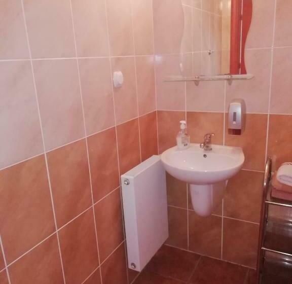 חדר סטנדרט לארבעה, Fregata