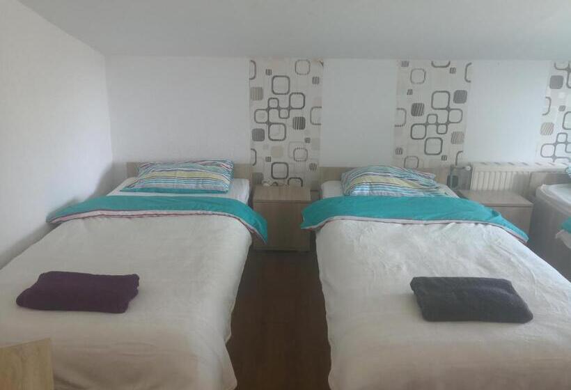 חדר סטנדרט לשלושה עם חדר אמבטיה משוף, Gościniec Mariola