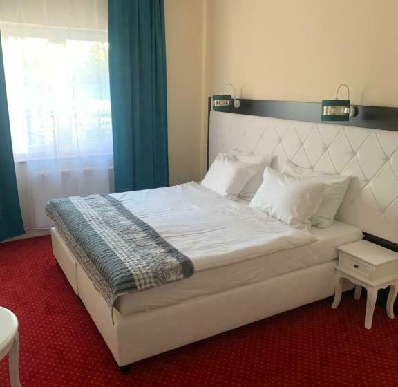 חדר סטנדרט יחיד, I Restauracja Admirał