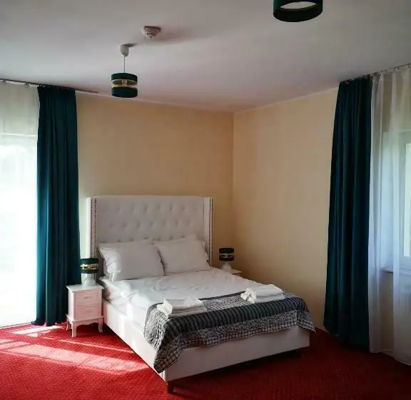 ２ベッドルームアパートメント, I Restauracja Admirał