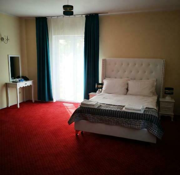 דירת שני חדרים, I Restauracja Admirał