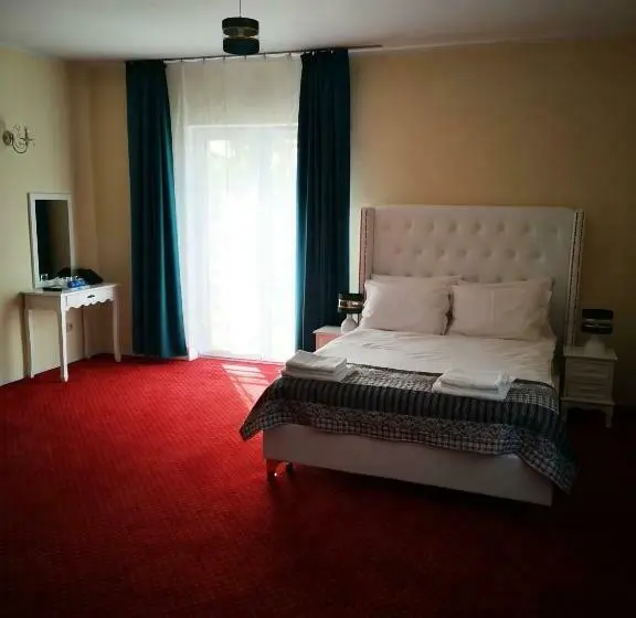 ２ベッドルームアパートメント, I Restauracja Admirał