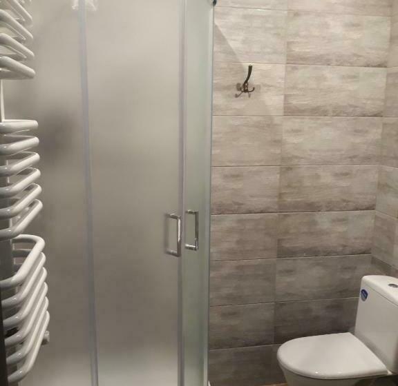 غرفة قياسية, Tawerna Akropolis