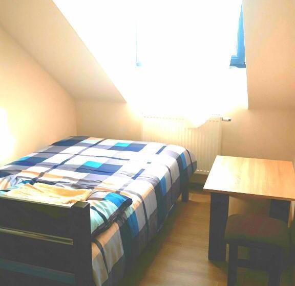 غرفة أساسية فردية, Tawerna Akropolis