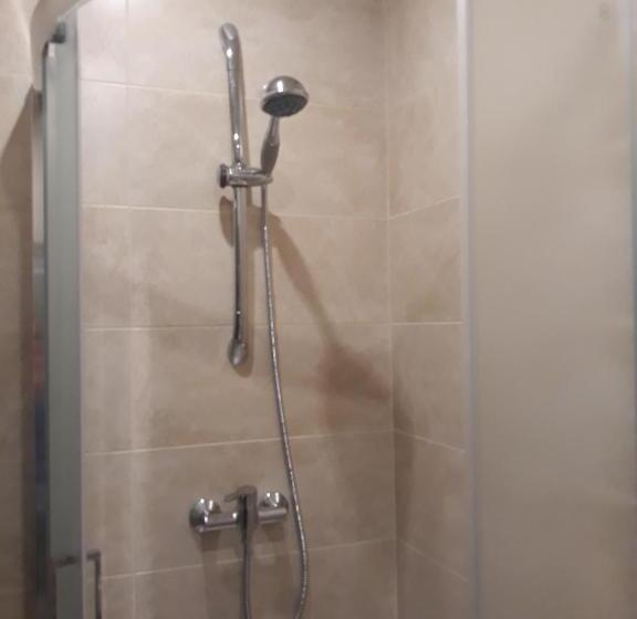 غرفة أساسية فردية, Tawerna Akropolis