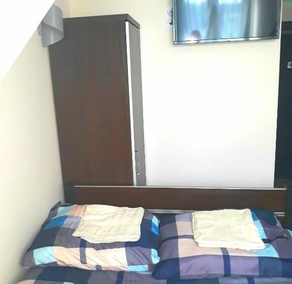 غرفة أساسية, Tawerna Akropolis