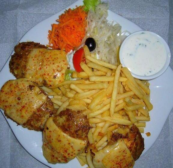 غرفة أساسية, Tawerna Akropolis