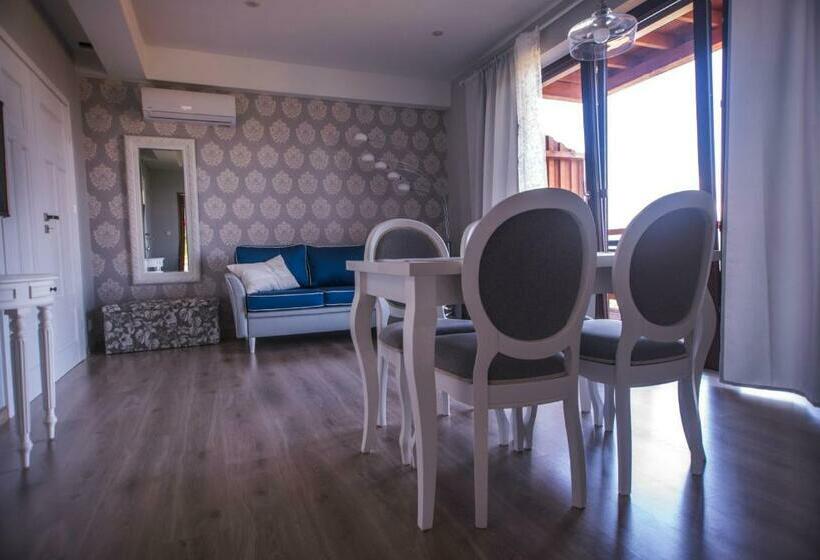 דירת חדר דלוקס, Widokowa Osada