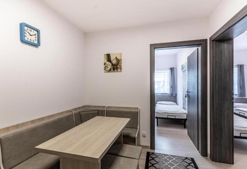 Семейные Апартаменты, Motel Oliv