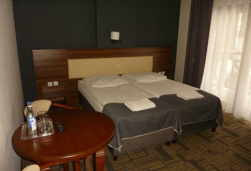 חדר סטנדרט עם מרפסת, Centrum Promocji Leśnictwa W Mucznem