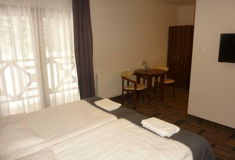 חדר סטנדרט עם מרפסת, Centrum Promocji Leśnictwa W Mucznem