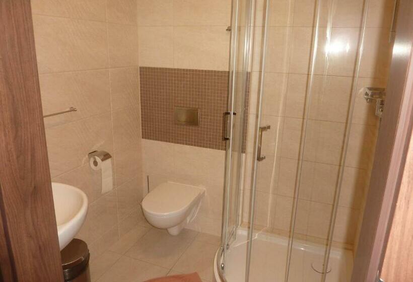 חדר סטנדרט עם מרפסת, Centrum Promocji Leśnictwa W Mucznem