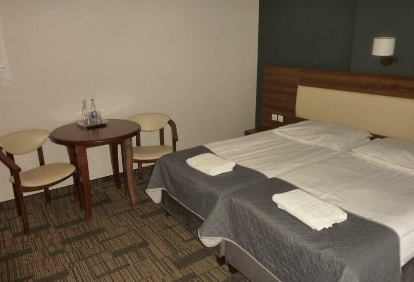 חדר סטנדרט עם מרפסת, Centrum Promocji Leśnictwa W Mucznem