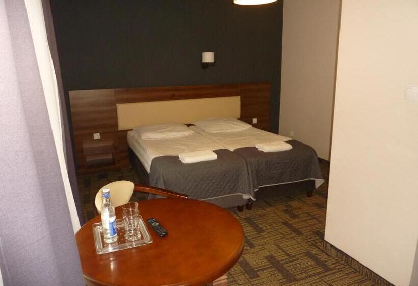 חדר סטנדרט עם מרפסת, Centrum Promocji Leśnictwa W Mucznem