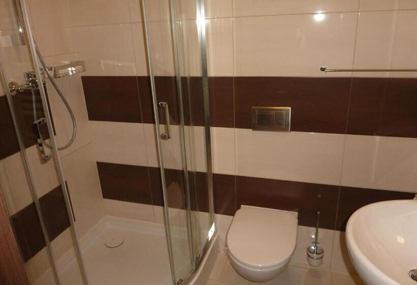 חדר סטנדרט לשלושה, Centrum Promocji Leśnictwa W Mucznem