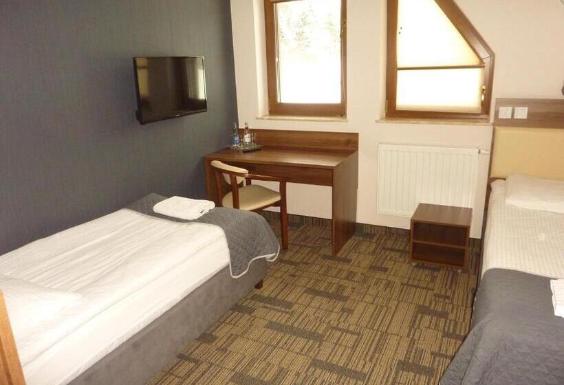 חדר סטנדרט לשלושה, Centrum Promocji Leśnictwa W Mucznem