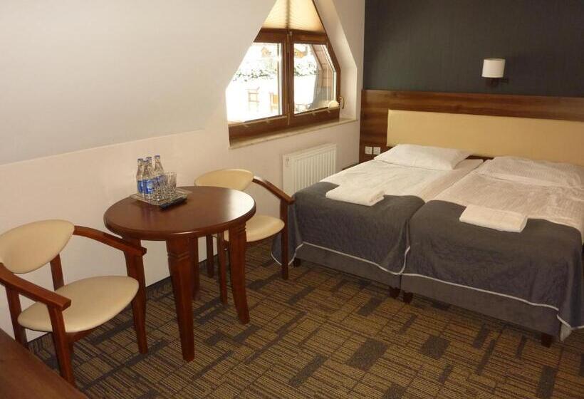 חדר סטנדרט לארבעה, Centrum Promocji Leśnictwa W Mucznem