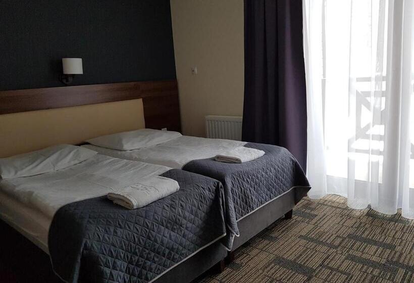 חדר סטנדרט עם מרפסת, Centrum Promocji Leśnictwa W Mucznem