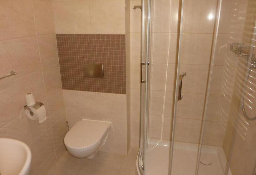 חדר סטנדרט עם מרפסת, Centrum Promocji Leśnictwa W Mucznem