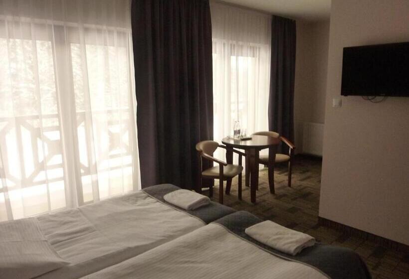 חדר סטנדרט עם מרפסת, Centrum Promocji Leśnictwa W Mucznem