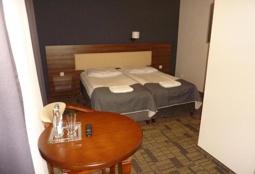 חדר סטנדרט עם מרפסת, Centrum Promocji Leśnictwa W Mucznem