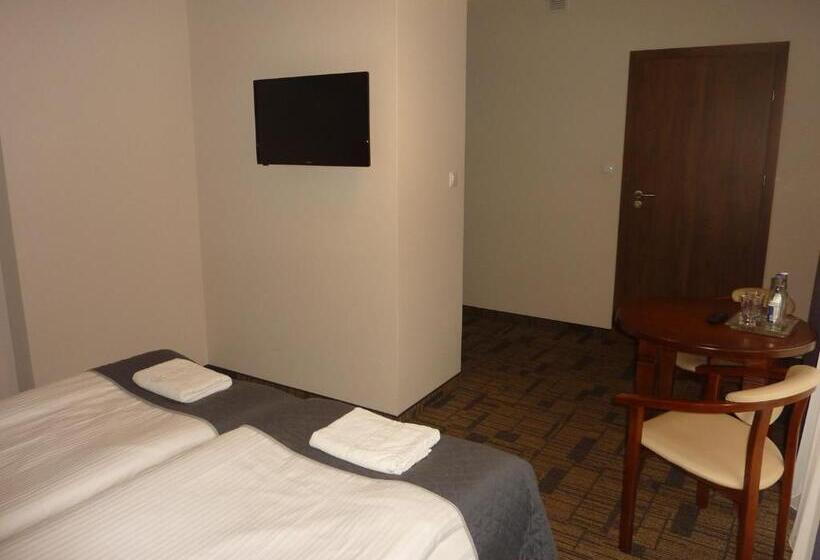 חדר סטנדרט עם מרפסת, Centrum Promocji Leśnictwa W Mucznem