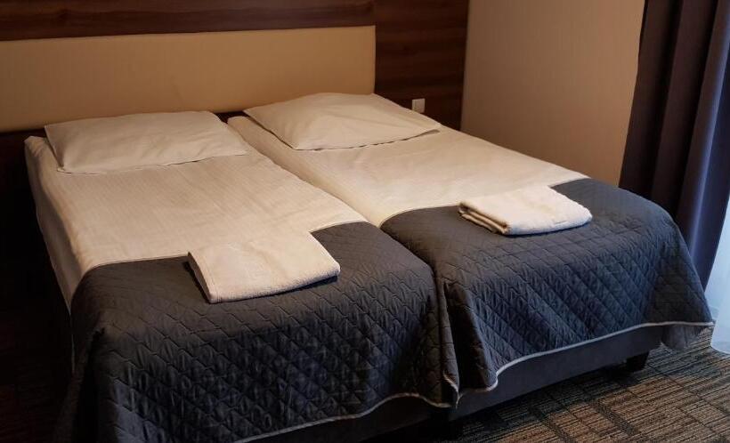 חדר סטנדרט עם מרפסת, Centrum Promocji Leśnictwa W Mucznem