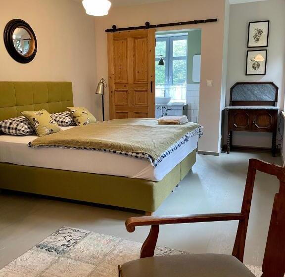 スタンダードスタジオ, Uroczysko Gryżyna