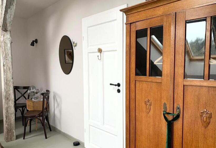 スタンダードスタジオ, Uroczysko Gryżyna