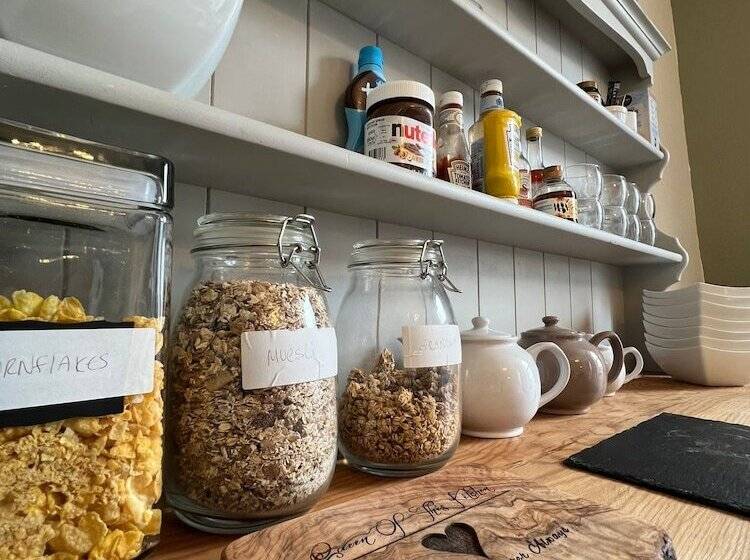 Номер Стандарт, Abbey House B & B