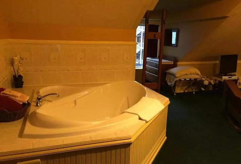 キングサイズベッドのデラックスルーム, Alaska's Capital Inn Bed And Breakfast