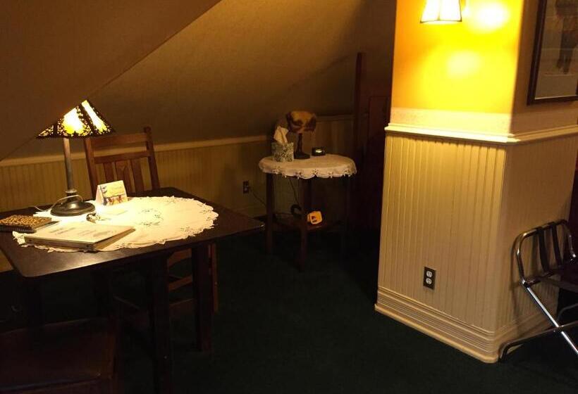 غرفة ديلوكس سرير كينج, Alaska's Capital Inn Bed And Breakfast