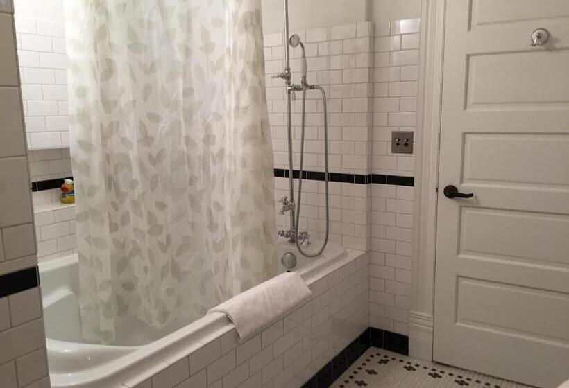 חדר סטנדרט עם מיטת קינג, Alaska's Capital Inn Bed And Breakfast