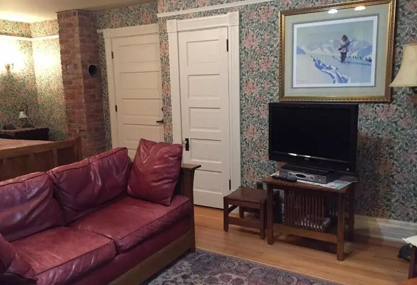 キングサイズベッドのスタンダードルーム, Alaska's Capital Inn Bed And Breakfast