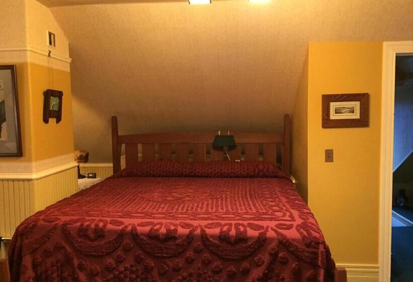 חדר דחוקס עם מיטת קינג, Alaska's Capital Inn Bed And Breakfast