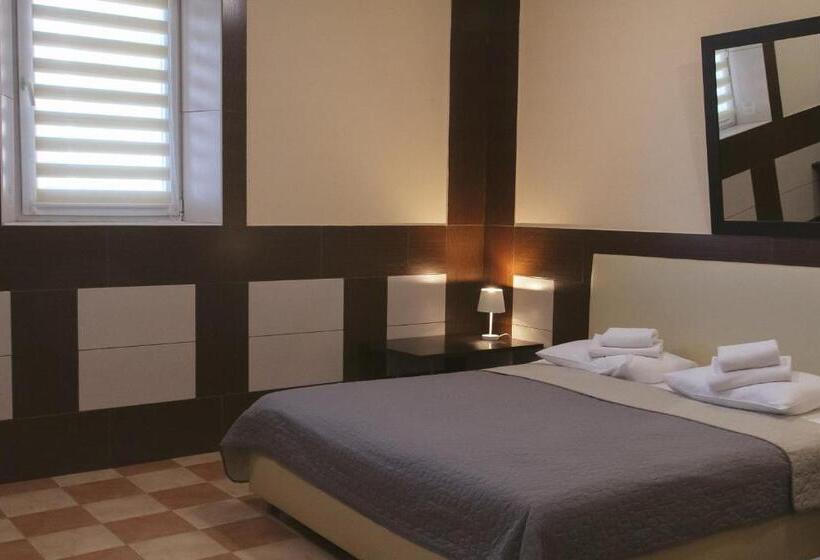 חדר סטנדרט, Korona