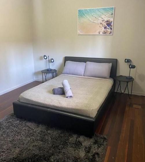 Номер Стандарт, Backpackers In Paradise 18 35 Hostel