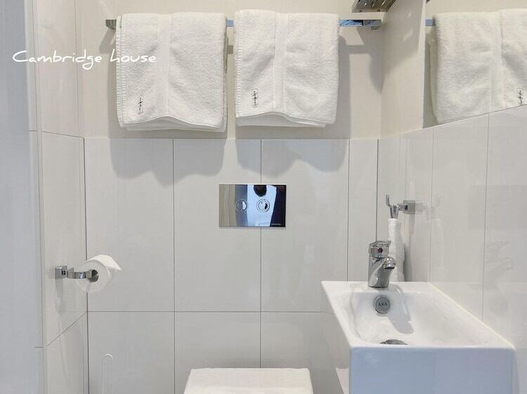 غرفة قياسية, Cambridge House