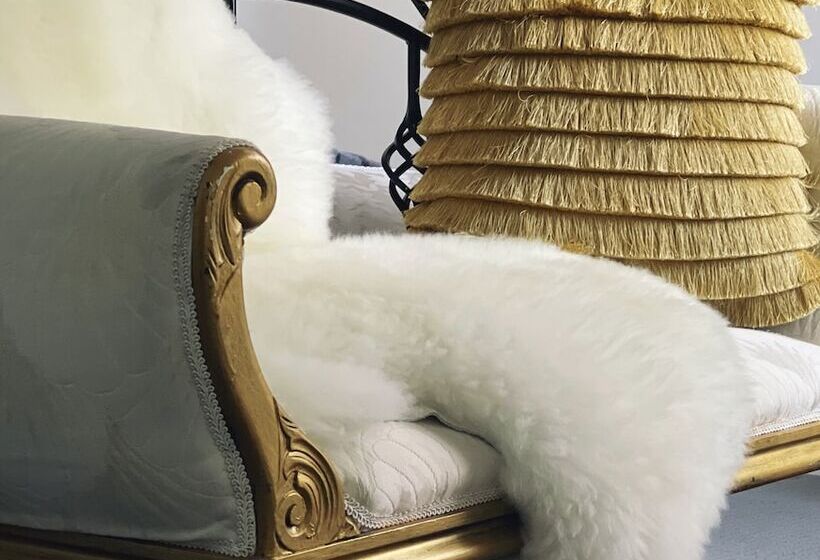 غرفة قياسية, Cambridge House