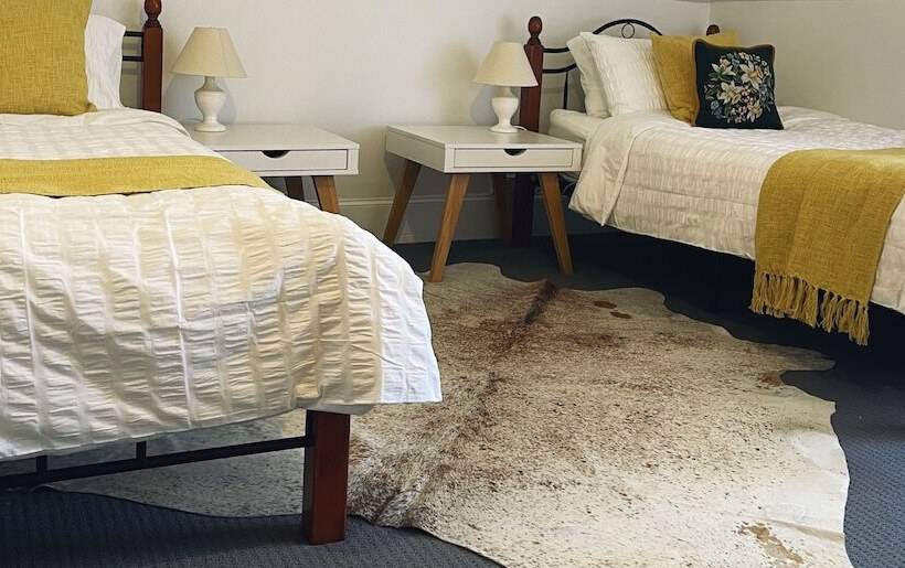 غرفة قياسية, Cambridge House