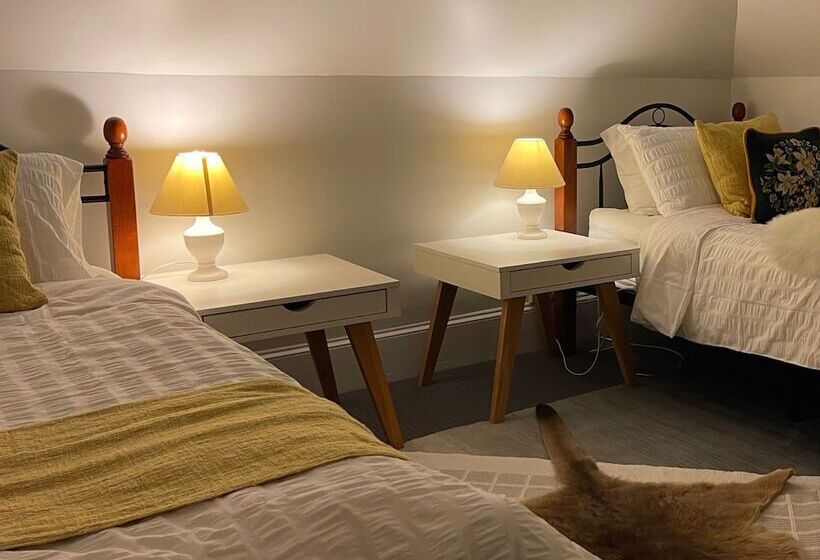 غرفة قياسية, Cambridge House