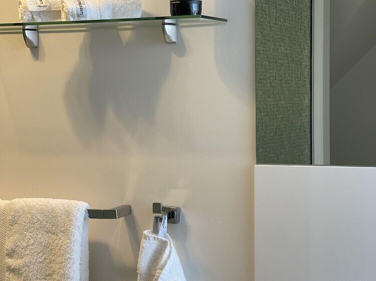 غرفة قياسية, Cambridge House