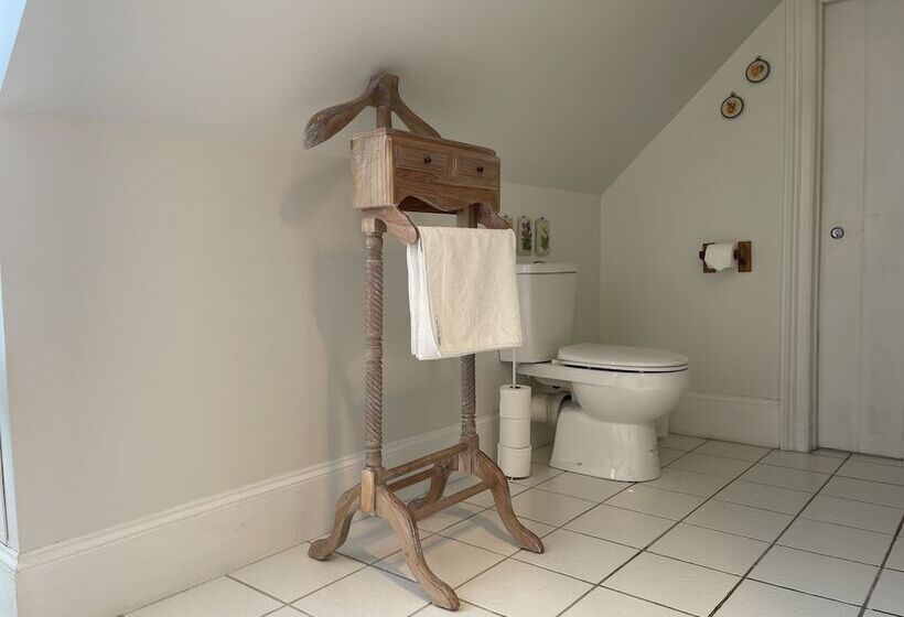 غرفة قياسية, Cambridge House