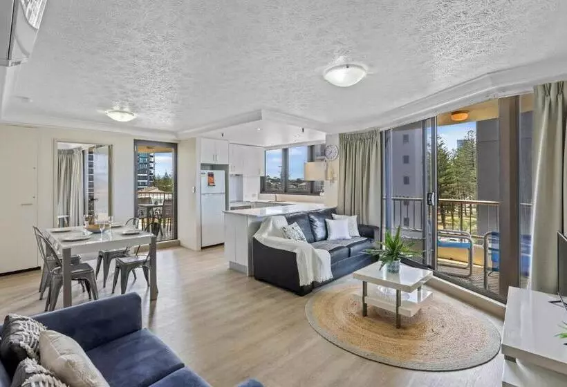 サイドオーシャンビューの２ベッドルームアパート, Boulevard North Holiday Apartments
