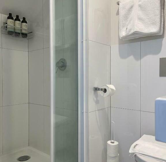 غرفة قياسية, Cambridge House