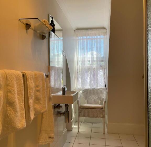 غرفة قياسية, Cambridge House