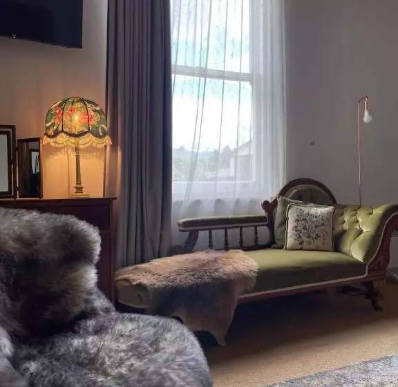 スイート, Cambridge House